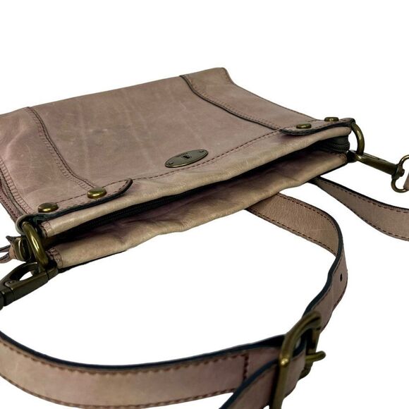 Fossil Beige Leather Medium Sized Shoulder / Crossbody Bag with Key Keychain - Picture 2 of 9